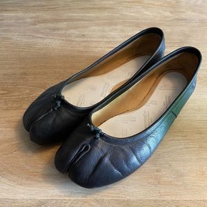 Maison Margiela Tabi flats size 38.5 black leather classic chic ballet slippers